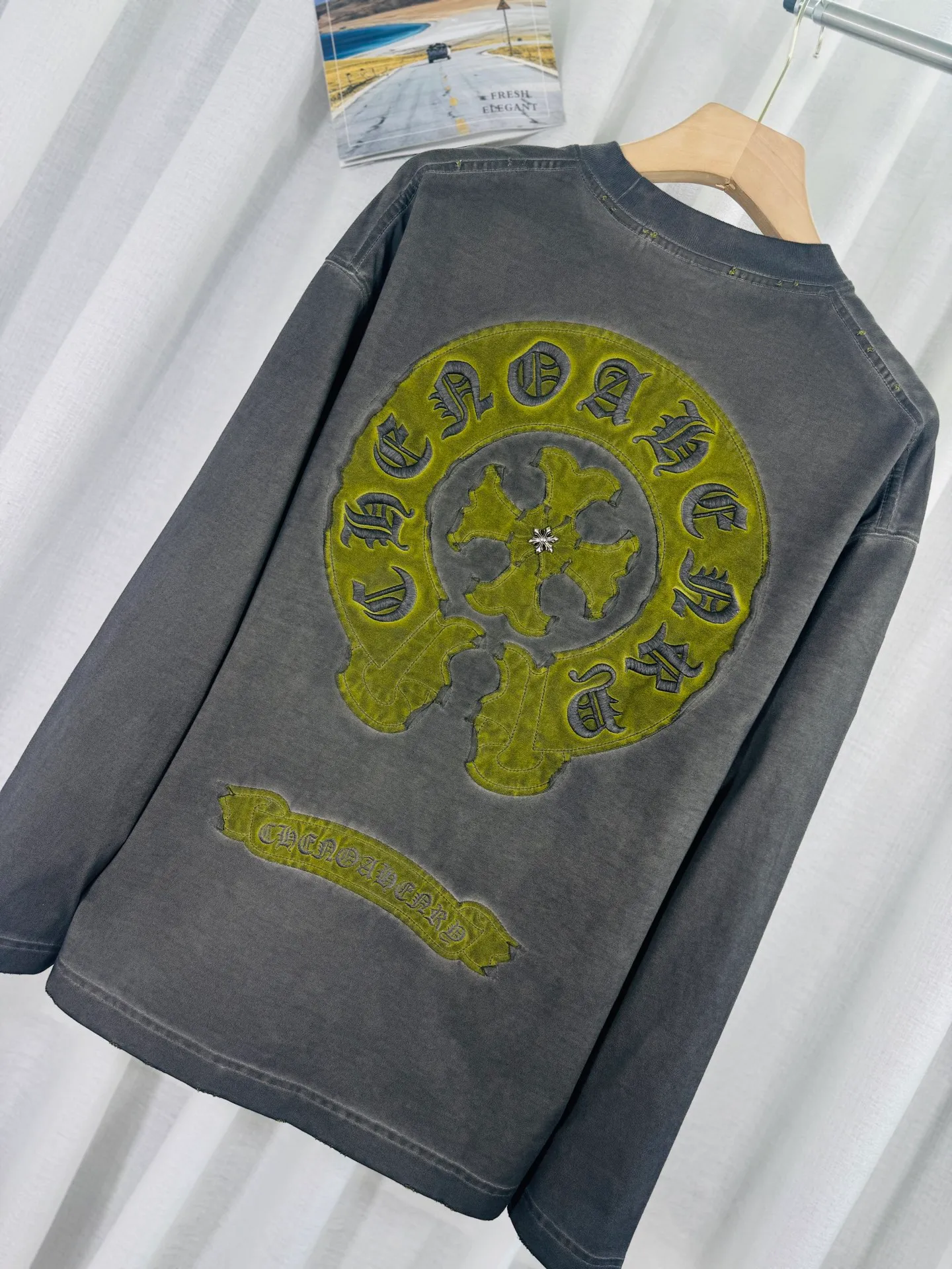 P250 ch high version Chrome Hearts 2025 new autumn and winter cross patch washed spray horse slip long-sleeved T-shirt, fabric: 26 double yarns 320 grams weight, patch embroidery, heavy wash water ➕ fried color + spray horse slip printing process: patch embroidery, secondary color spray horse slip process Color: gray, blue Size: S M L XL Style number: 5181